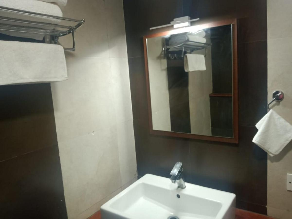 Malayalee Club Hotel Chennai Ngoại thất bức ảnh