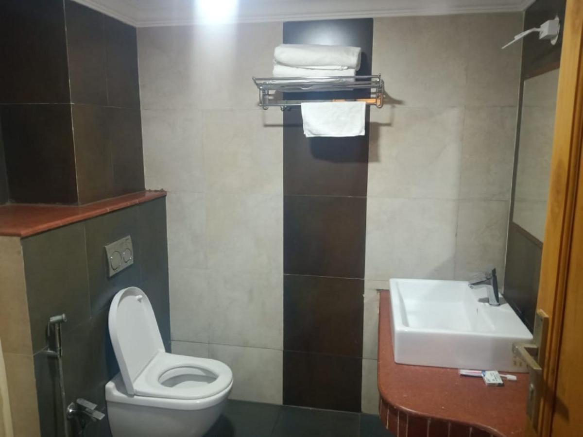Malayalee Club Hotel Chennai Ngoại thất bức ảnh
